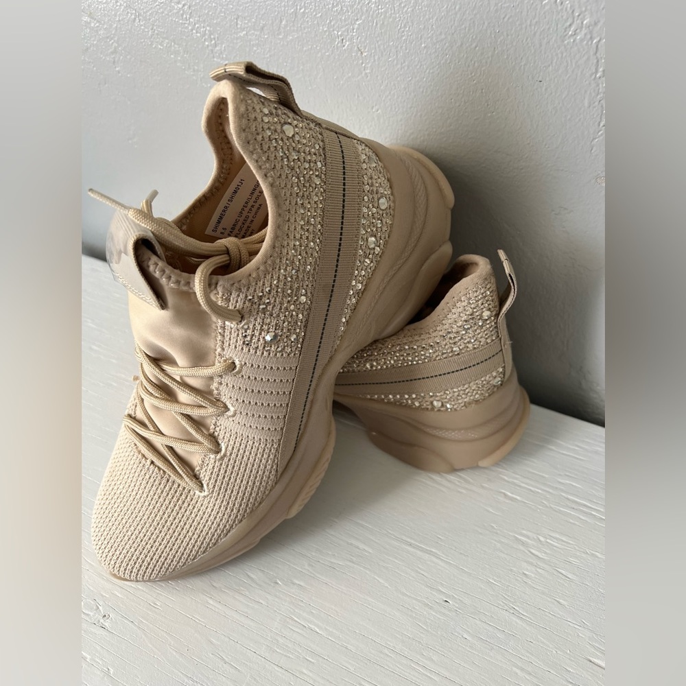 madden girl Shimmer Women's
Rhinestone Sneakers size 8.5